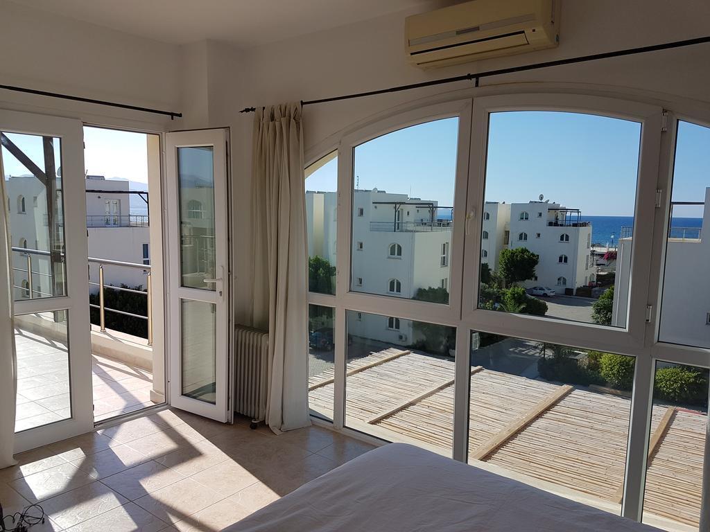 Aphrodite Beachfront Penthouse Apartment Gaziveren Dış mekan fotoğraf